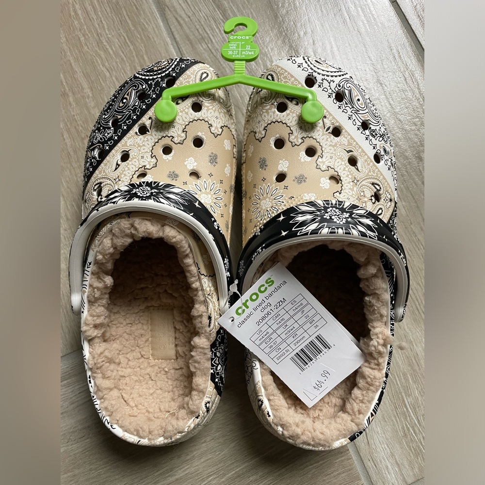 NWT Classic Fleece Lined Bandana Clog